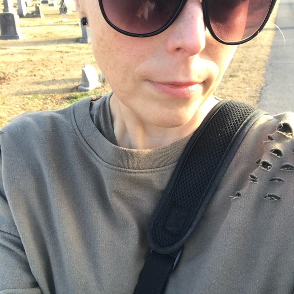 Meet your Posher, Lindsey **** Reasonable offers are accepted **** - Picture 3 of 5